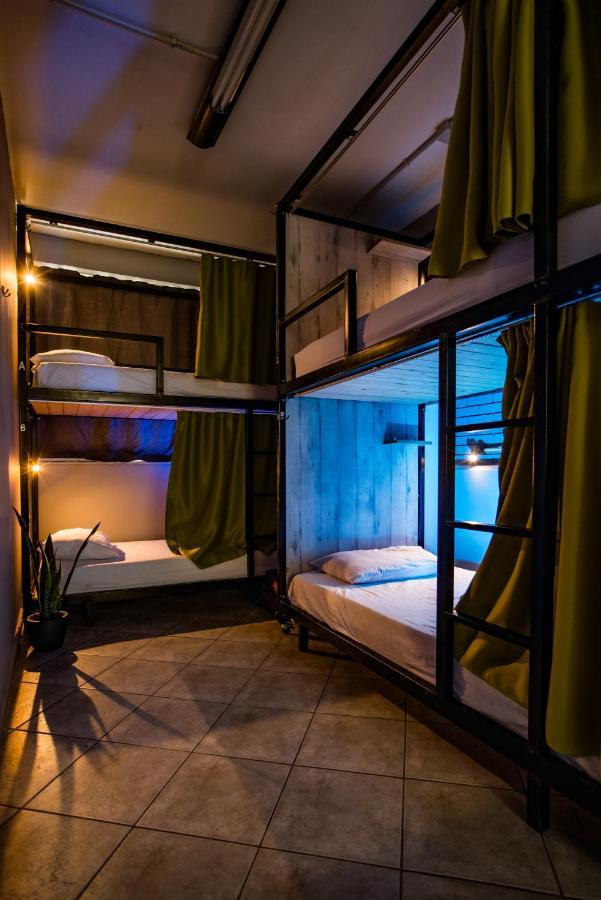 Bedway Athens Hostel ภายนอก รูปภาพ